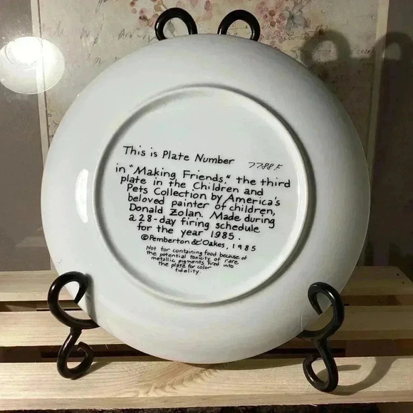 1985 "MAKING FRIENDS" Plate BY DONALD ZOLAN. #7788F Vintage + COA 7 3/4" Diam - Picture 4 of 4